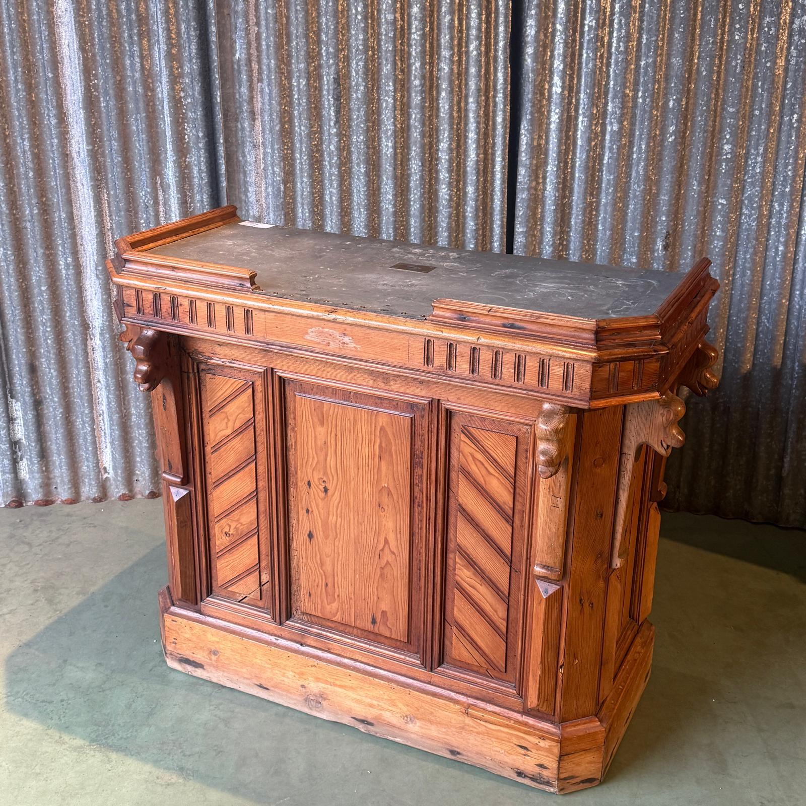 Petit comptoir en pitchpin